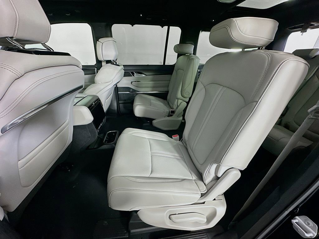 New 2026 Jeep Grand Wagoneer Summit image 32