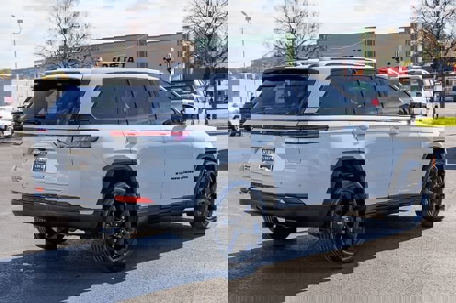 Used 2023 Jeep Grand Cherokee Altitude image 30