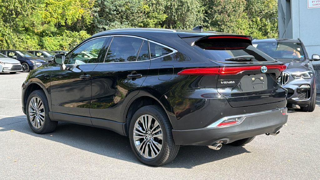 Used 2022 Toyota Venza XLE AWD/4WD image 3