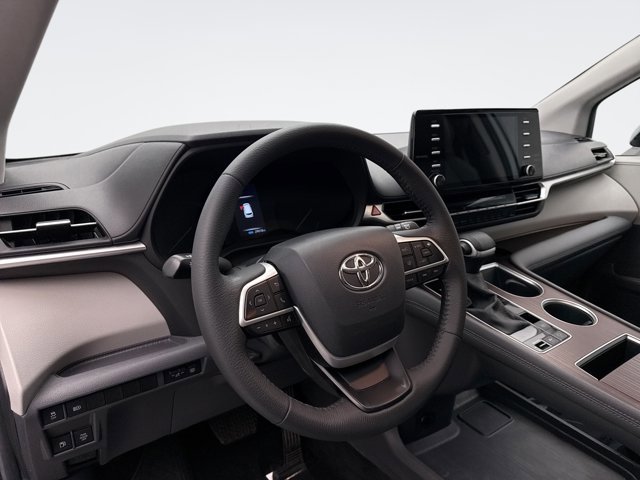 Used 2023 Toyota Sienna XLE image 10