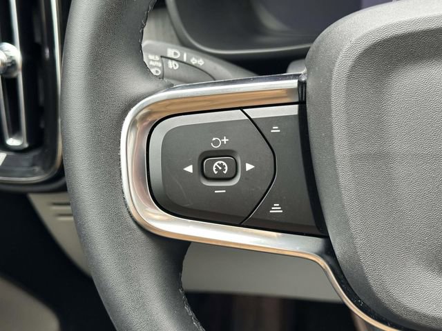 Used 2023 Volvo XC40 B5 Plus w/ Driver Assist Package image 31