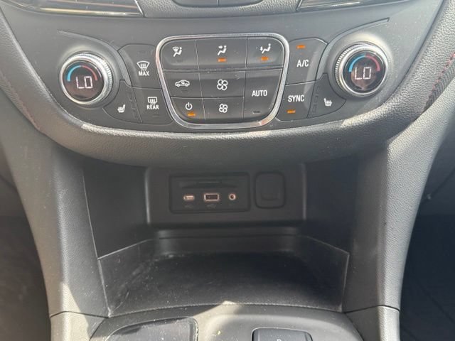Used 2022 Chevrolet Equinox RS w/ RS Leather Package FWD image 31