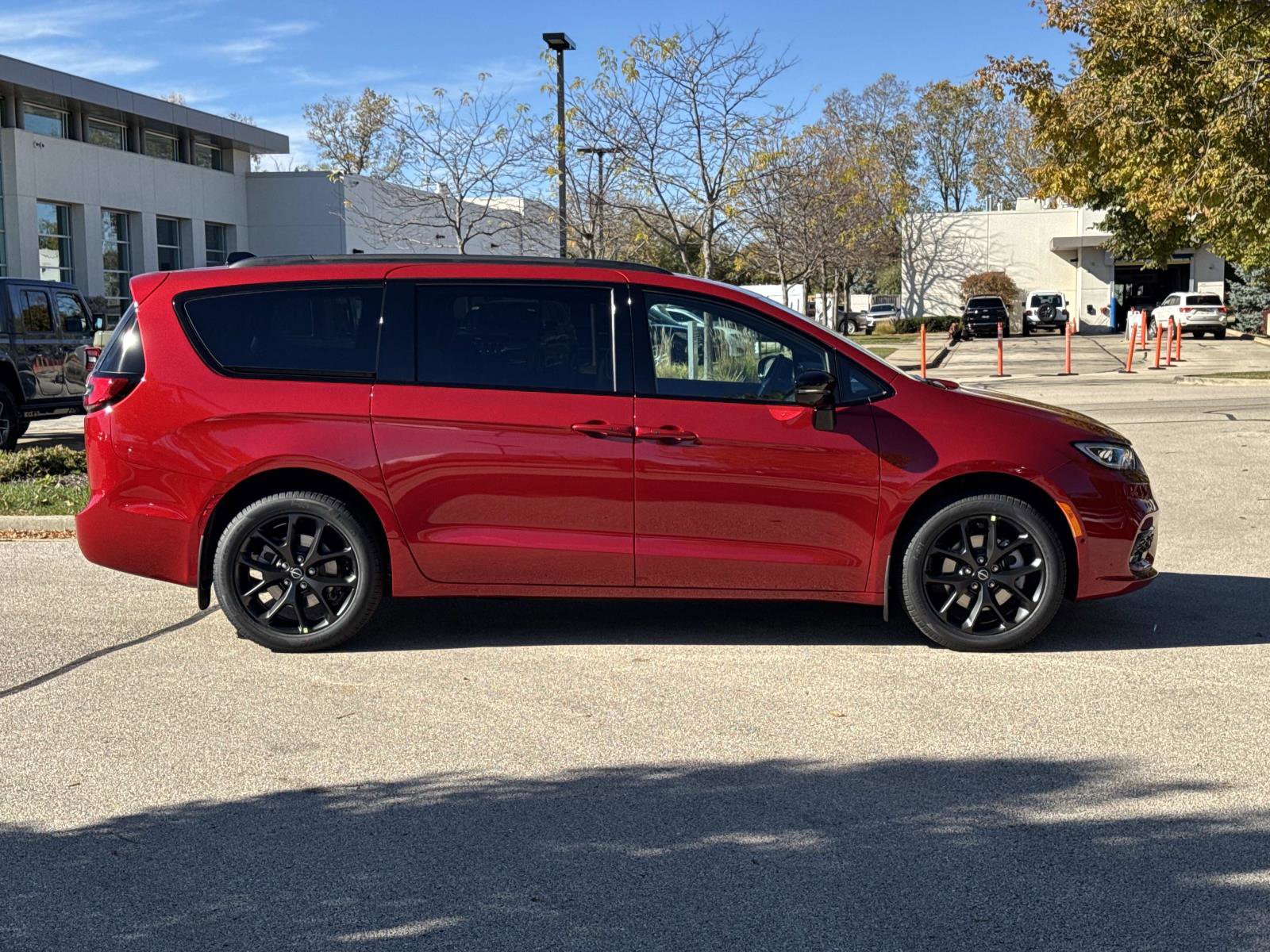 New 2026 Chrysler Pacifica Select image 4