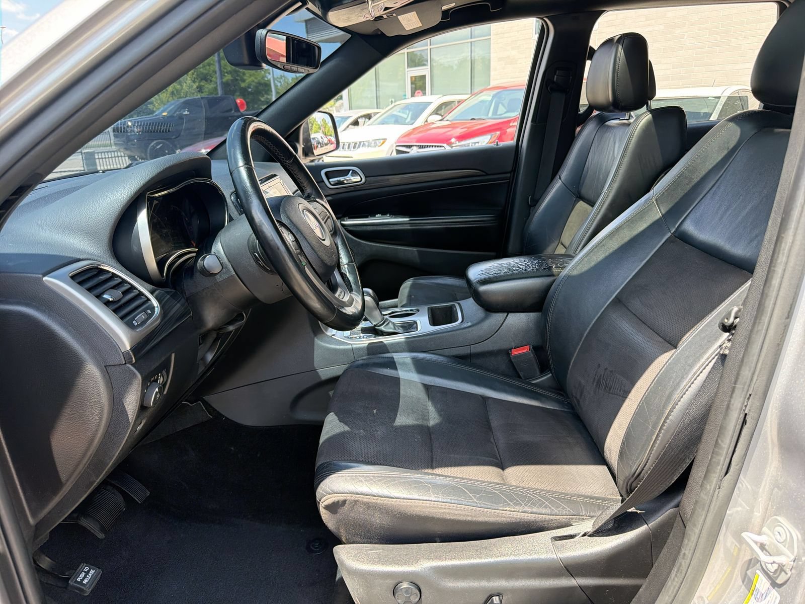 Used 2019 Jeep Grand Cherokee Altitude AWD/4WD image 11