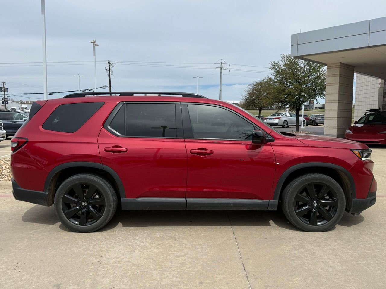 Used 2025 Honda Pilot Black Edition image 7