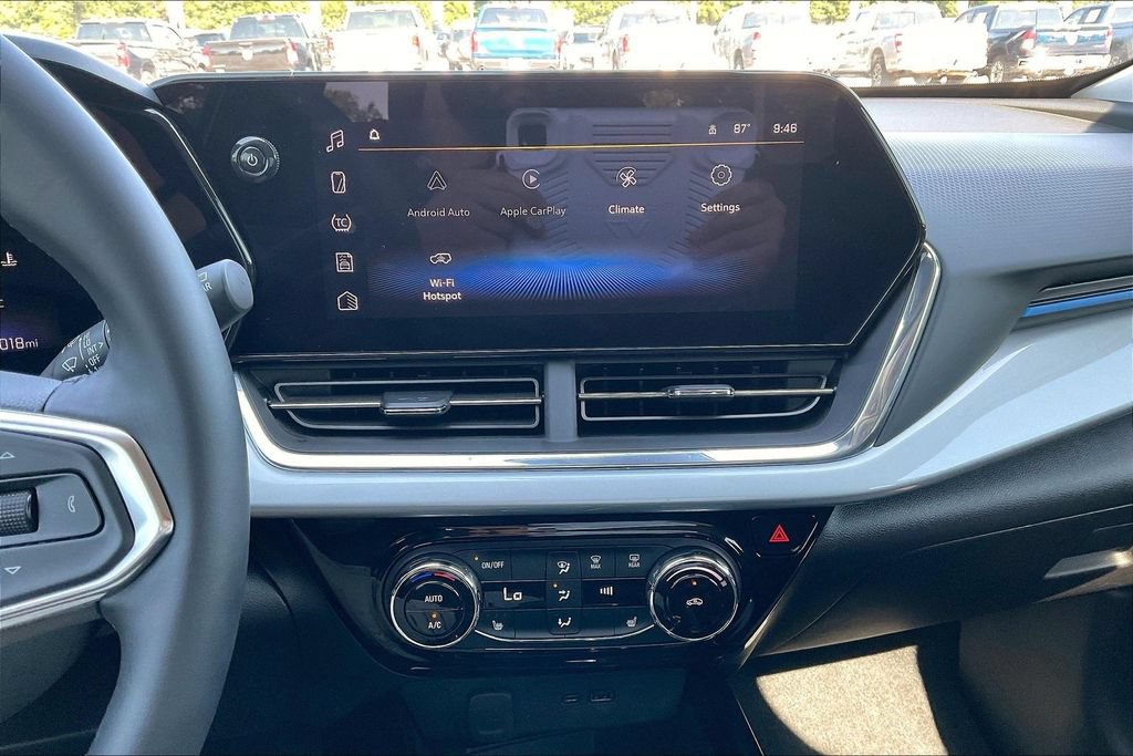 Used 2025 Chevrolet Trax LT w/ Sunroof Package FWD image 21