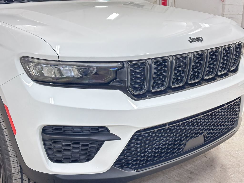 Certified 2023 Jeep Grand Cherokee Altitude image 15