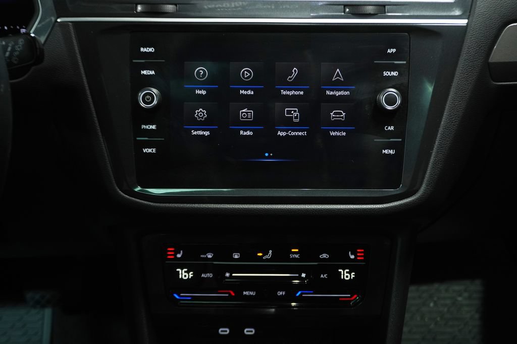 Certified 2024 Volkswagen Tiguan SE w/ Panoramic Sunroof Package AWD/4WD image 17