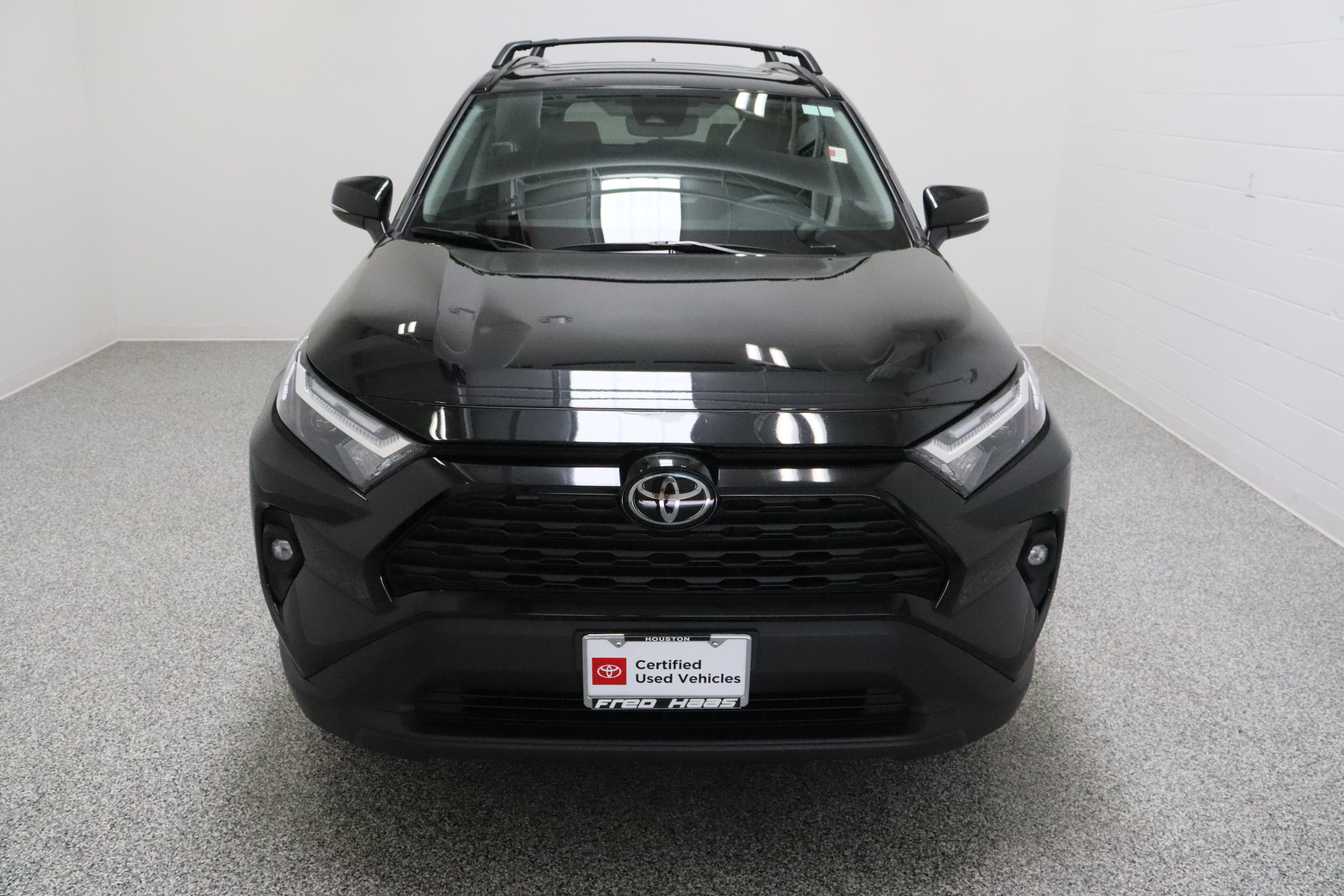Used 2025 Toyota RAV4 XLE Premium FWD image 3