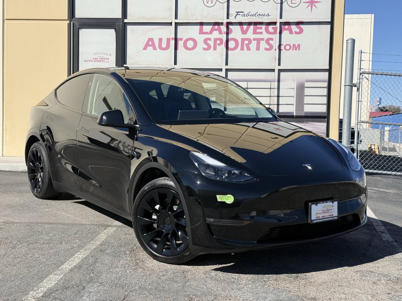 Used 2023 Tesla Model Y Long Range AWD/4WD image 2