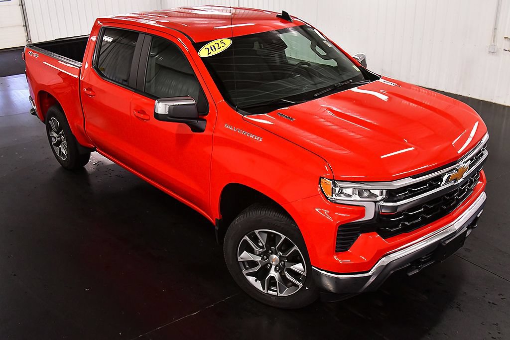 Used 2025 Chevrolet Silverado 1500 LT AWD/4WD image 9