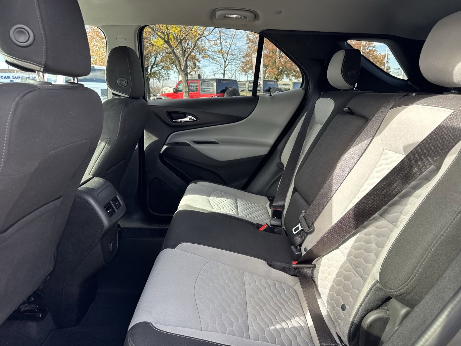 Used 2018 Chevrolet Equinox LT image 30