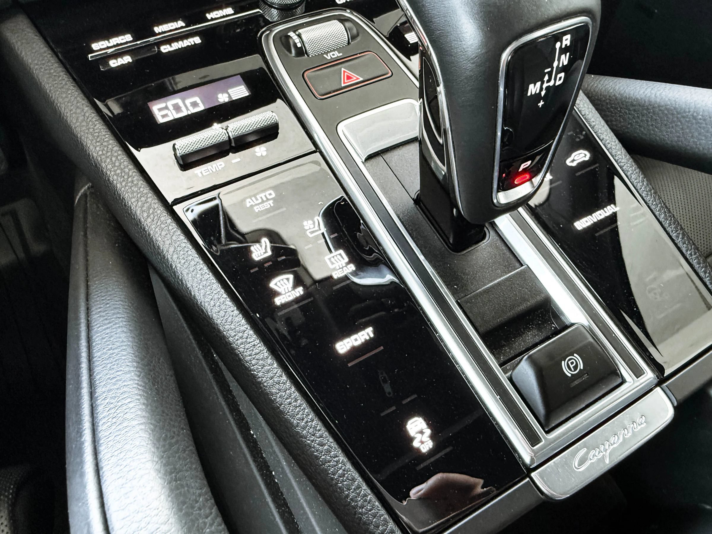 Used 2022 Porsche Cayenne Platinum Edition AWD/4WD image 20