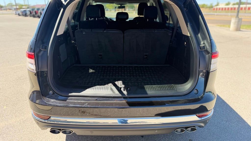 Used 2023 Lincoln Aviator AWD image 10