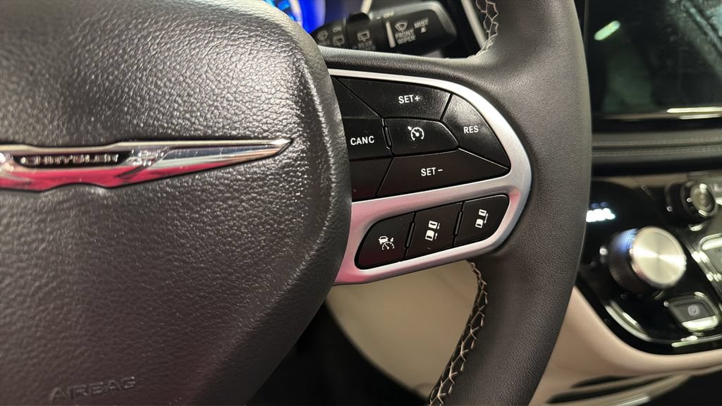Used 2023 Chrysler Pacifica Touring-L FWD image 20
