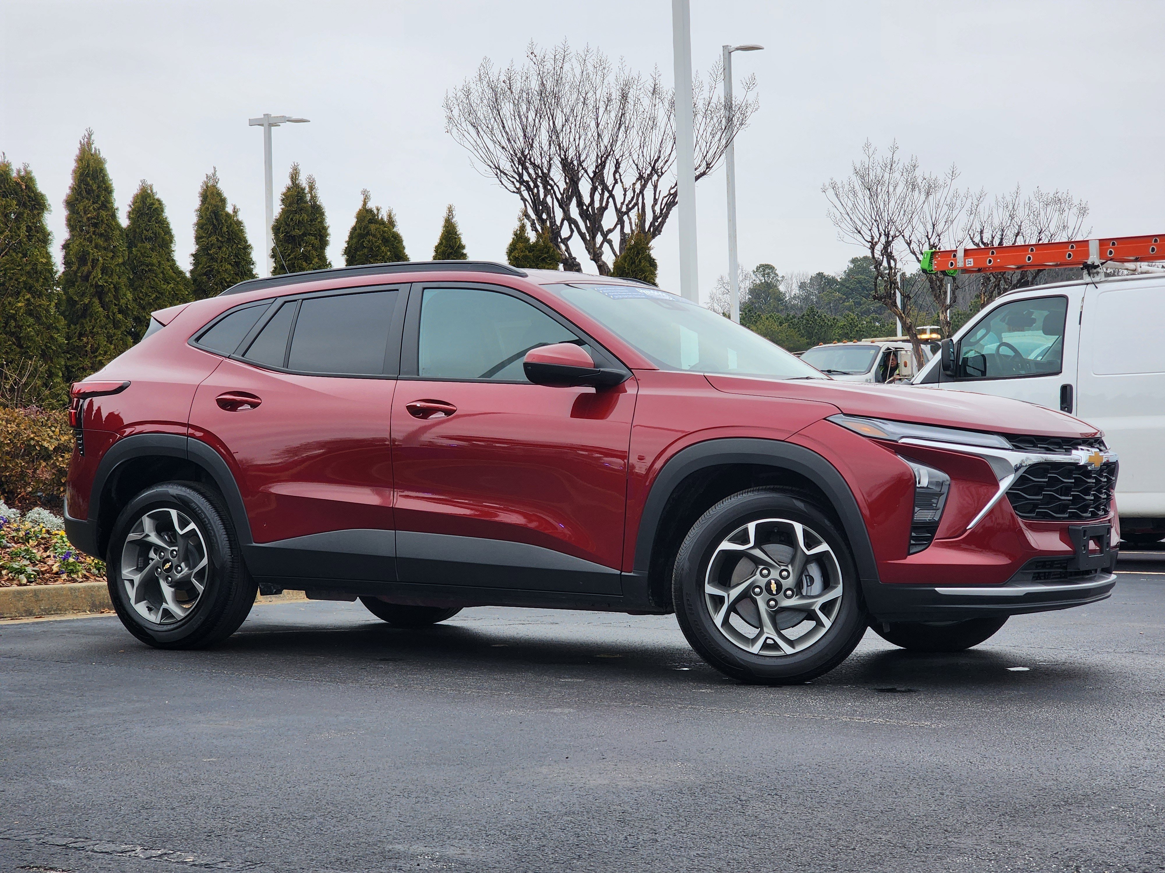 Used 2025 Chevrolet Trax LT w/ LT Convenience Package image 3