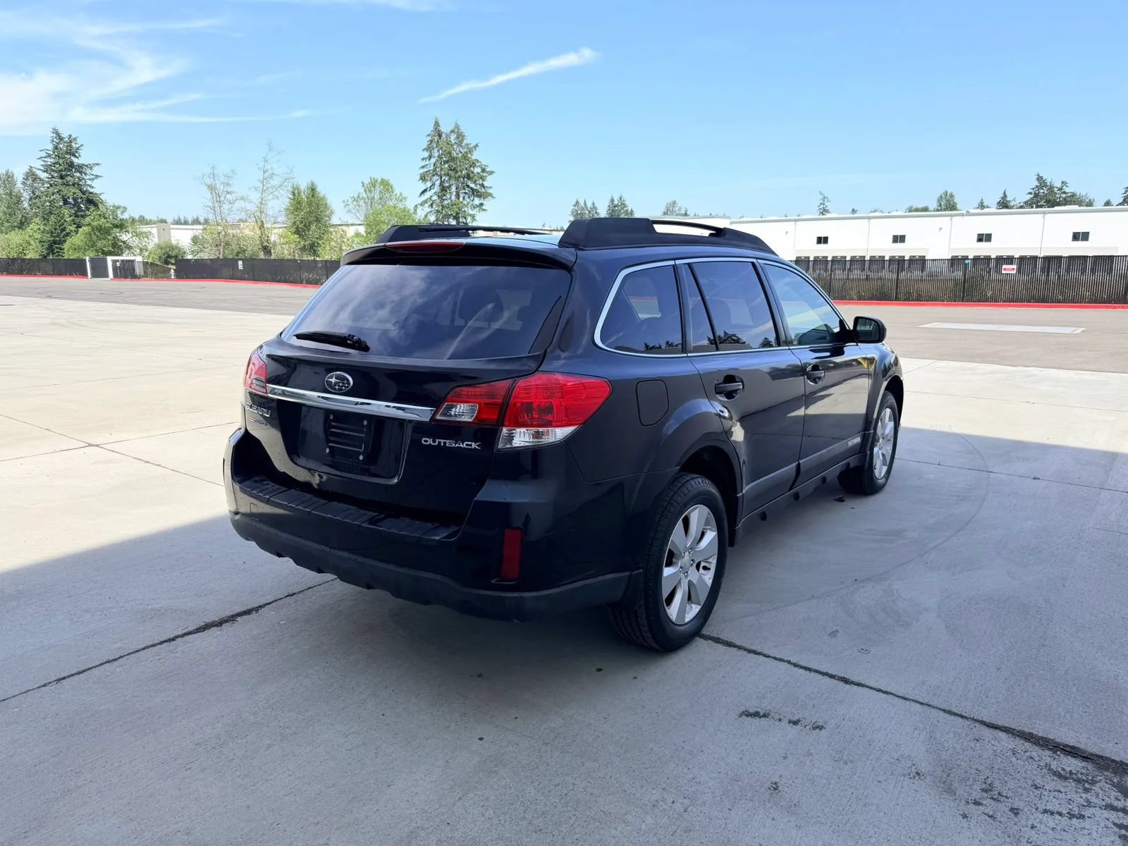 Used 2010 Subaru Outback 2.5i Premium AWD/4WD image 5