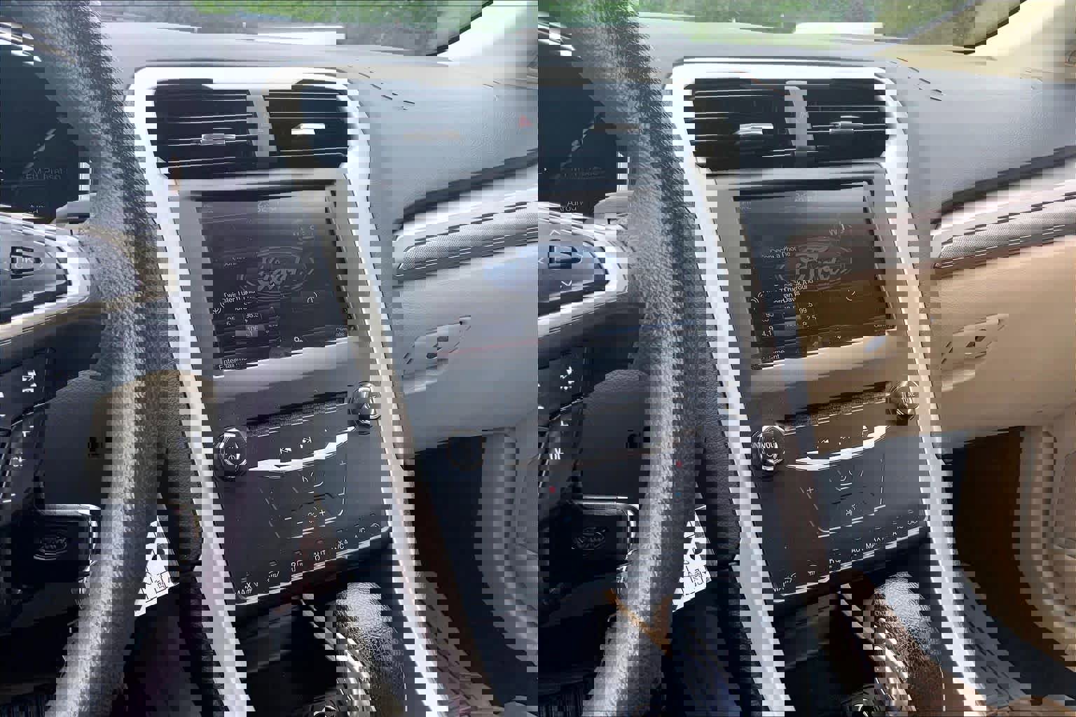 Used 2015 Ford Fusion SE FWD image 7