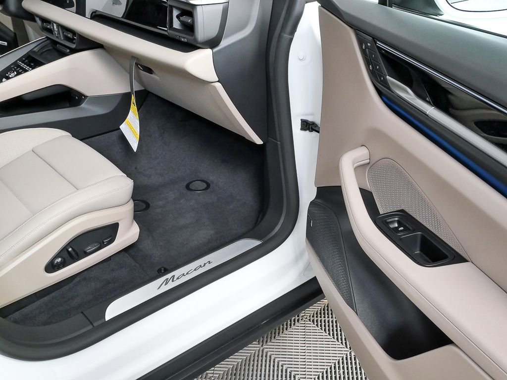 New 2026 Porsche Macan Electric image 25