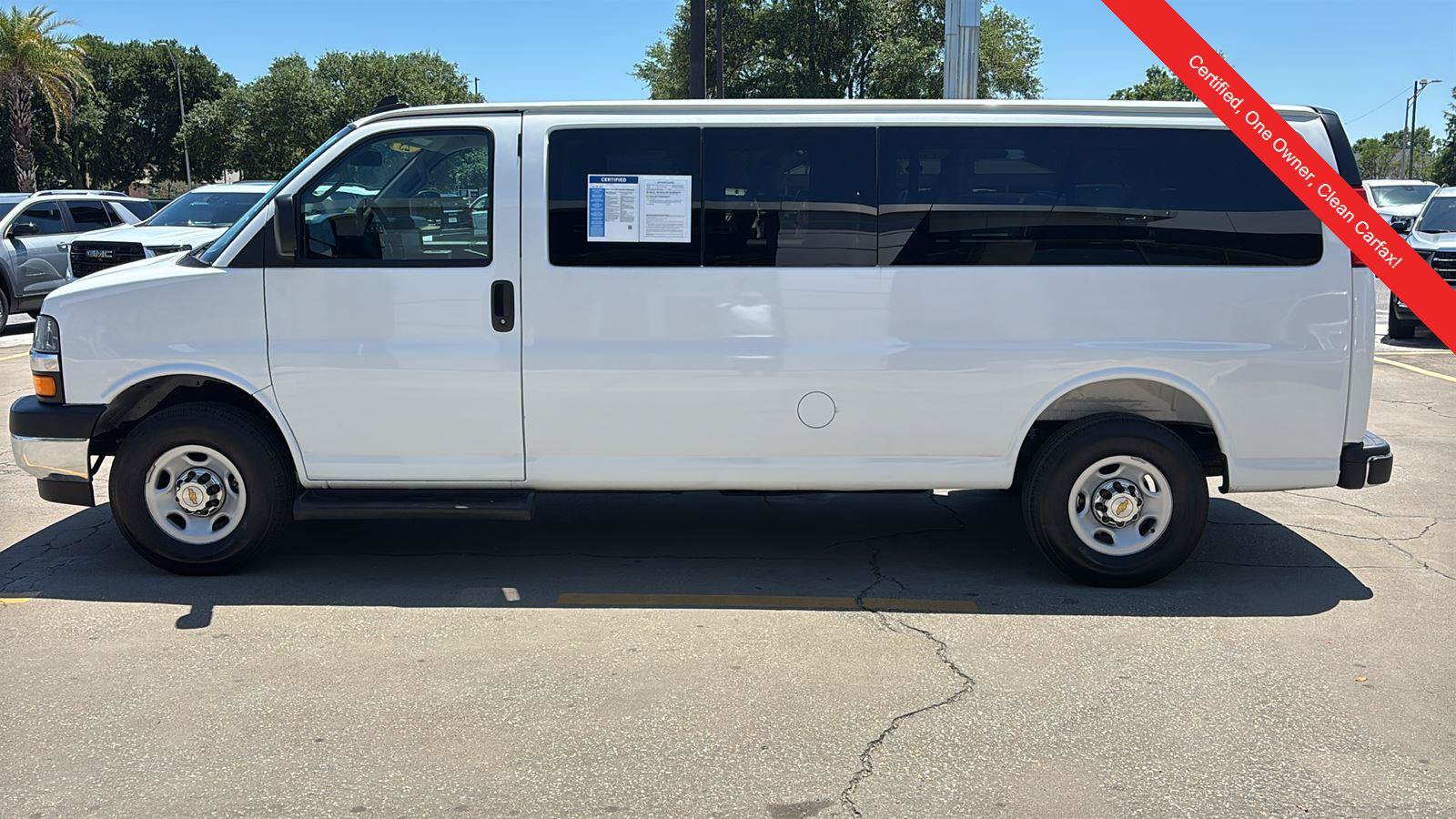 Certified 2025 Chevrolet Express 3500 LT w/ LT Preferred Equipment Group RWD image 4