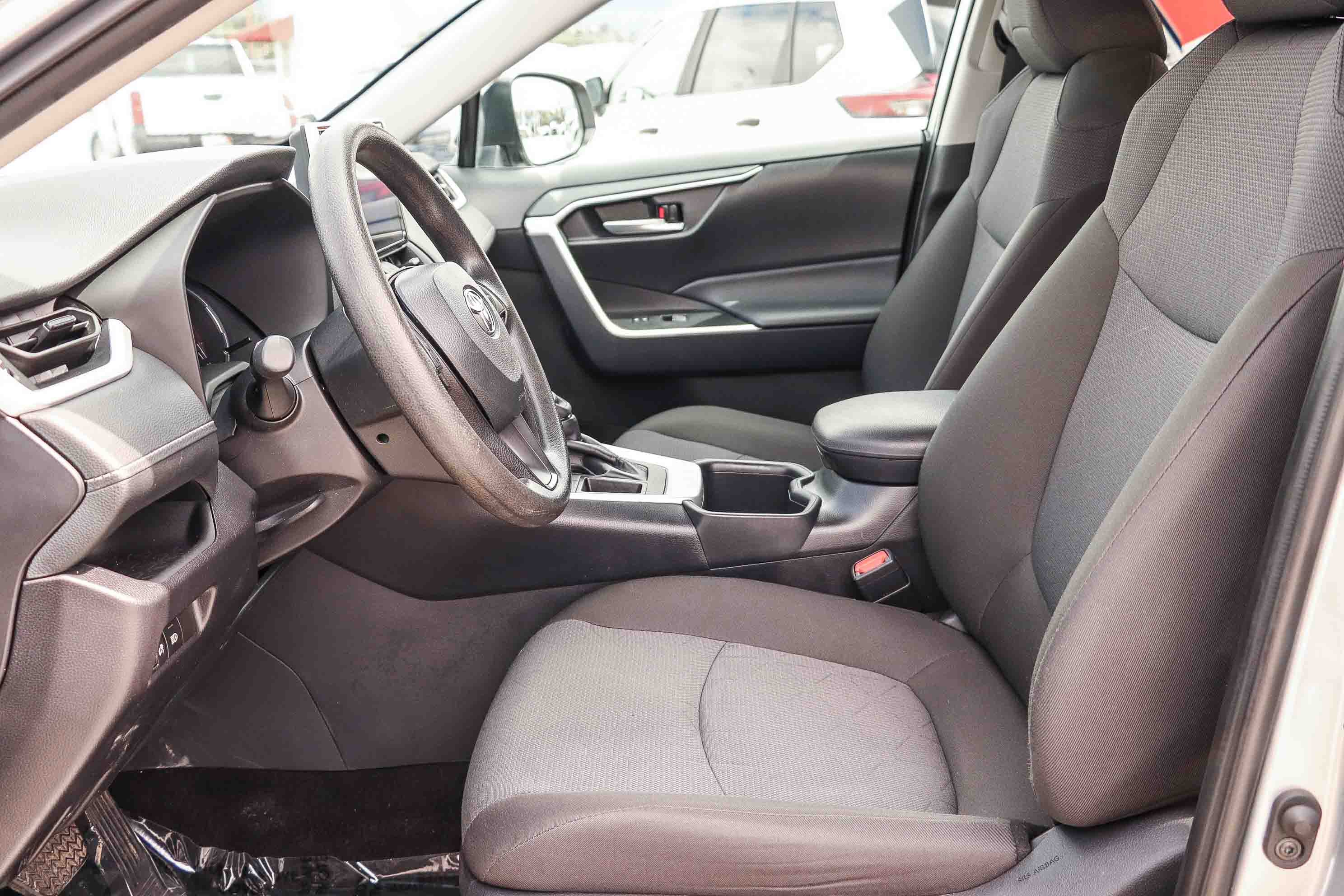 Used 2025 Toyota RAV4 XLE FWD image 17