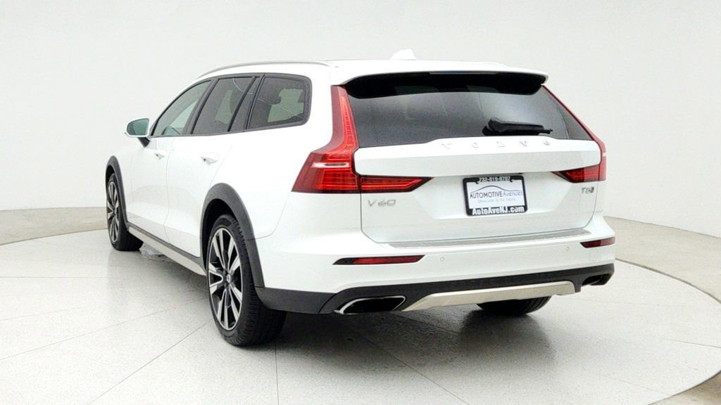 Used 2020 Volvo V60 T5 Cross Country w/ Protection Package Premier image 6