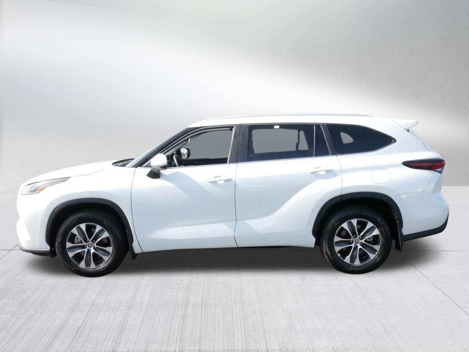 Certified 2026 Toyota Highlander XLE AWD/4WD image 4