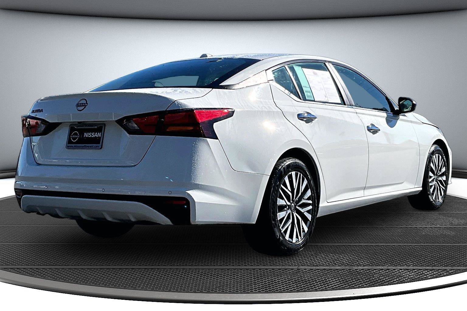 Used 2025 Nissan Altima 2.5 SV FWD image 7