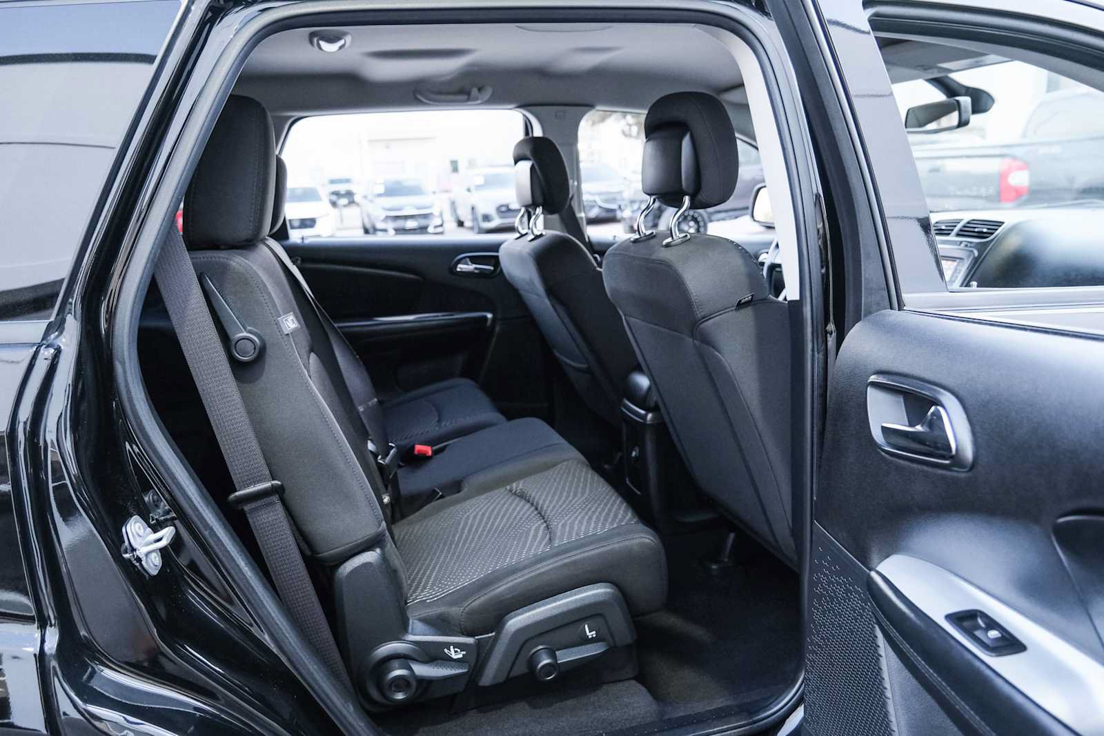 Used 2020 Dodge Journey SE FWD image 30