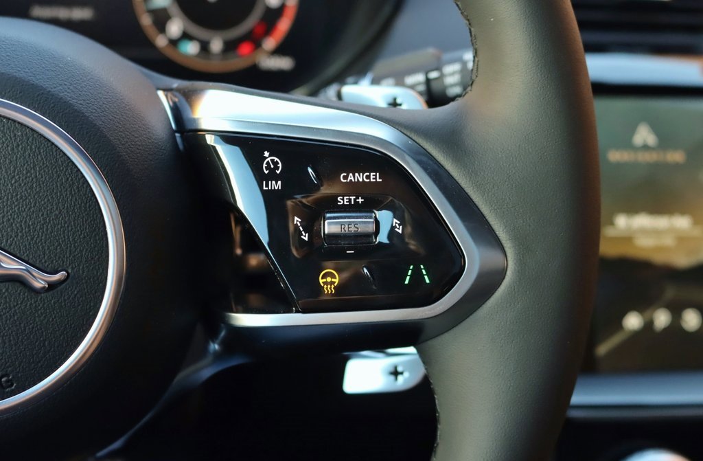 Used 2024 Jaguar E-PACE R-Dynamic SE image 19