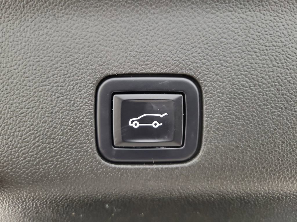 Used 2022 GMC Yukon XL Denali image 8