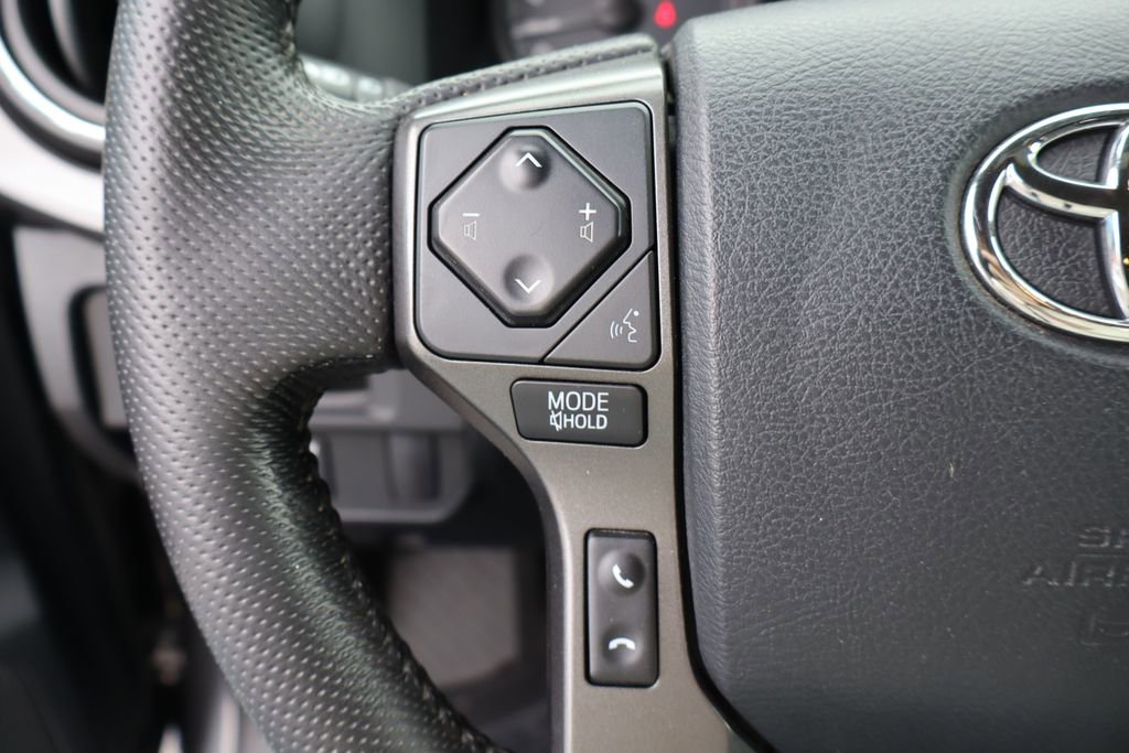 Used 2016 Toyota Tacoma TRD Off-Road image 13