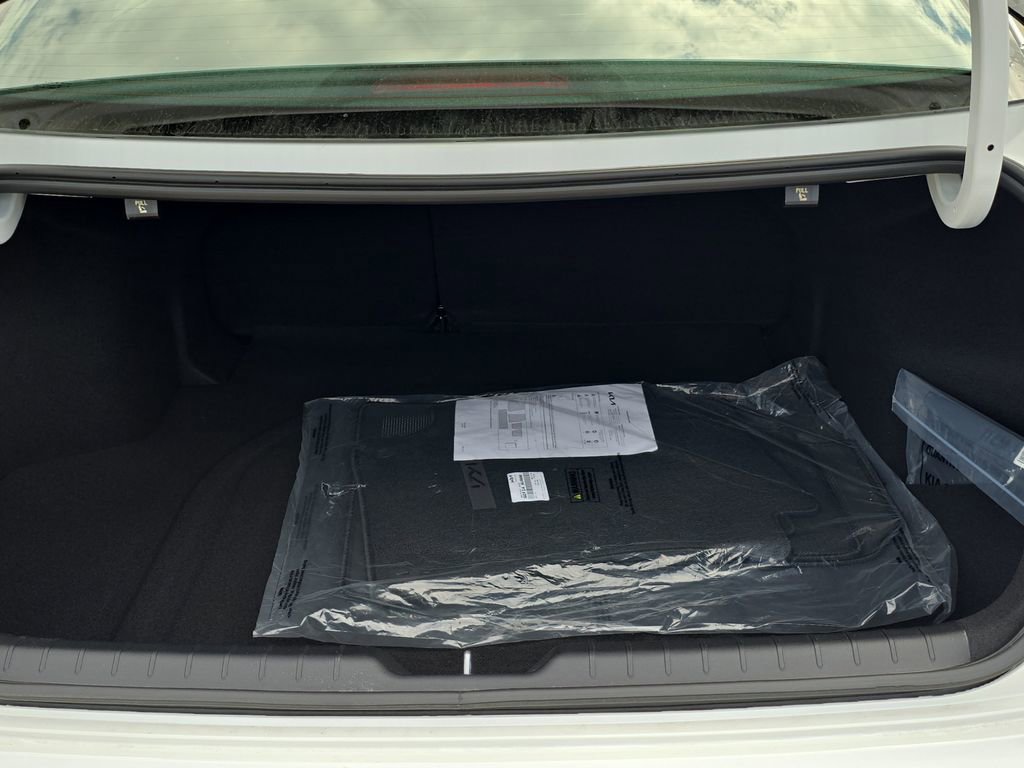 New 2025 Kia K4 LXS image 12