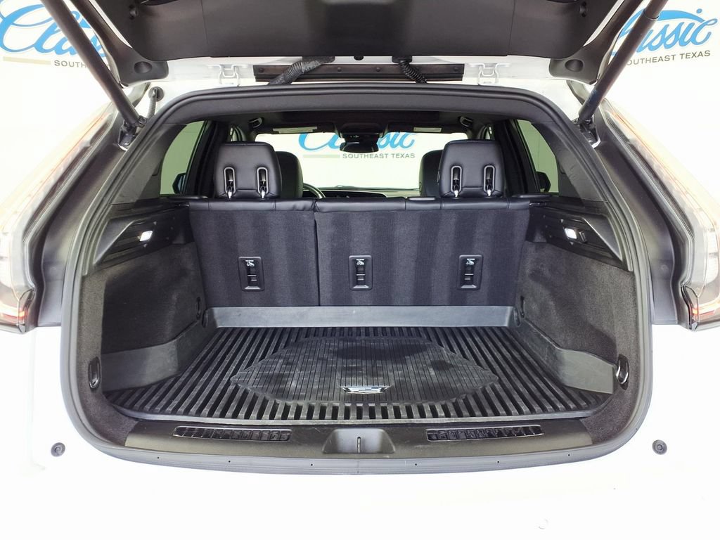 Used 2025 Cadillac XT4 Sport FWD image 9