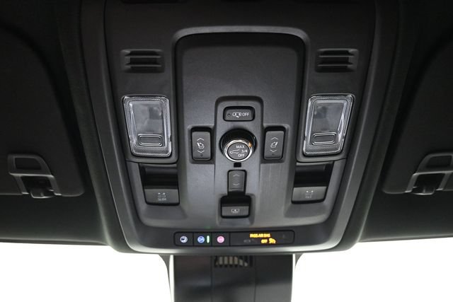 Used 2025 GMC Yukon Denali Ultimate AWD/4WD image 16