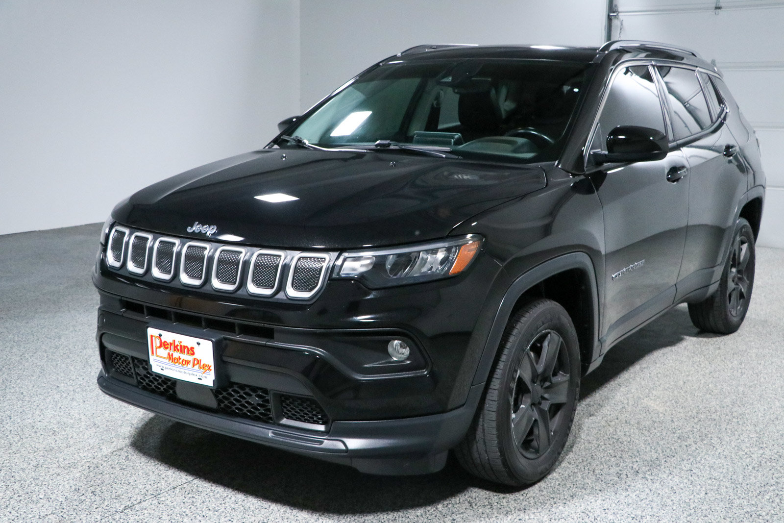 Used 2022 Jeep Compass Latitude w/ Sun and Sound Group AWD/4WD image 32
