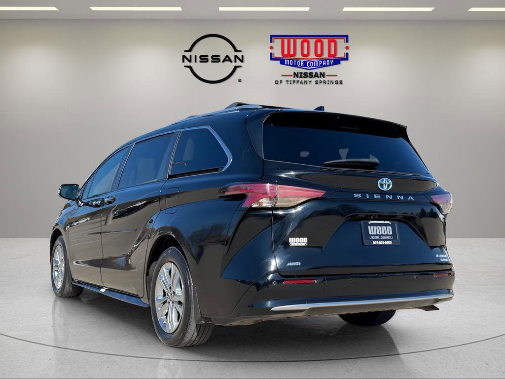 Used 2023 Toyota Sienna Platinum image 5