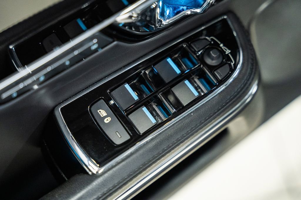 Used 2019 Jaguar XJ R-Sport image 48