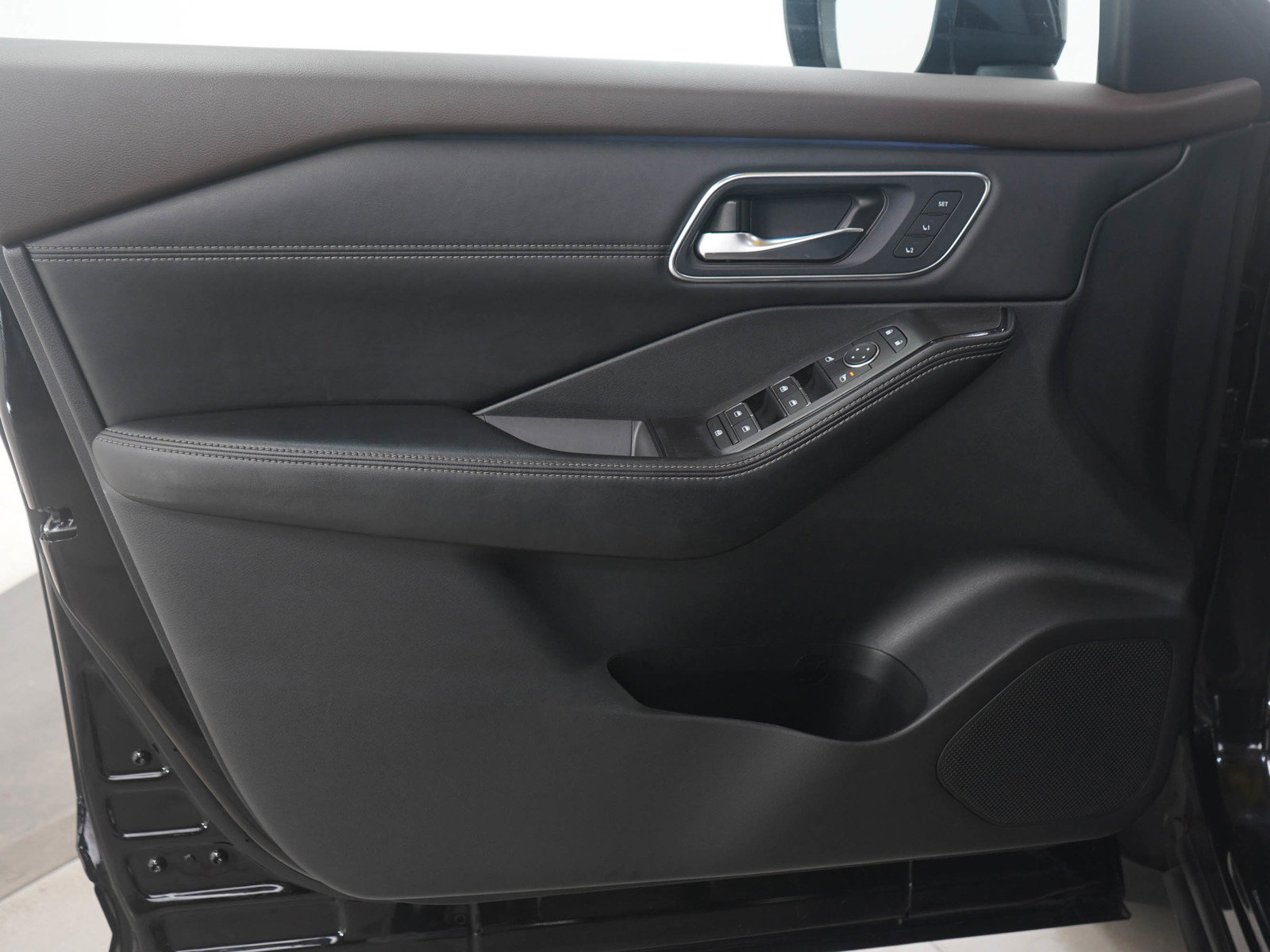 Used 2023 Nissan Rogue Platinum image 24