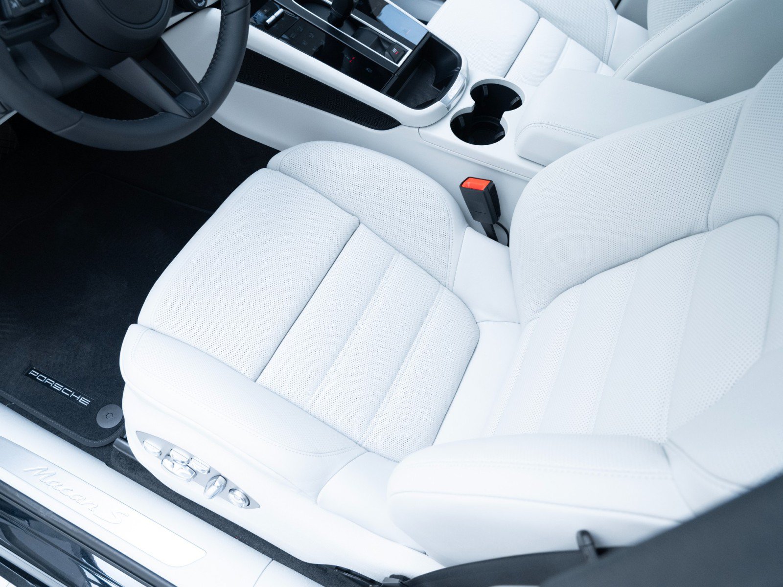 New 2026 Porsche Macan S AWD/4WD image 17