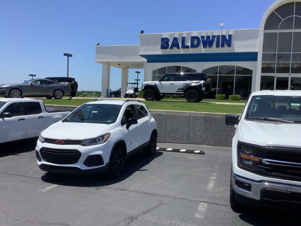 Used 2020 Chevrolet Trax LT w/ Redline Edition AWD/4WD image 3