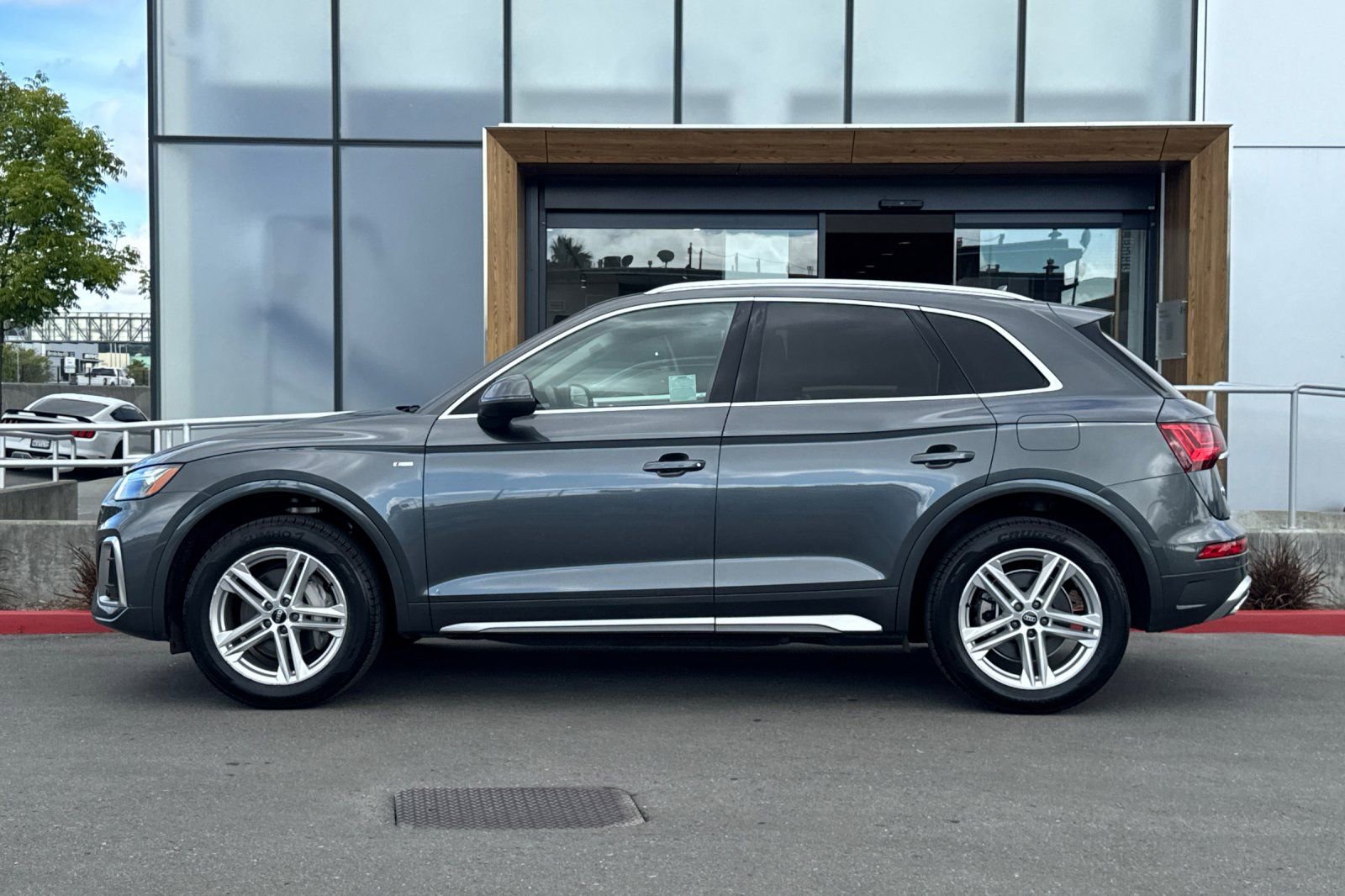 Used 2023 Audi Q5 e Premium Plus w/ Premium Plus Package AWD/4WD image 5