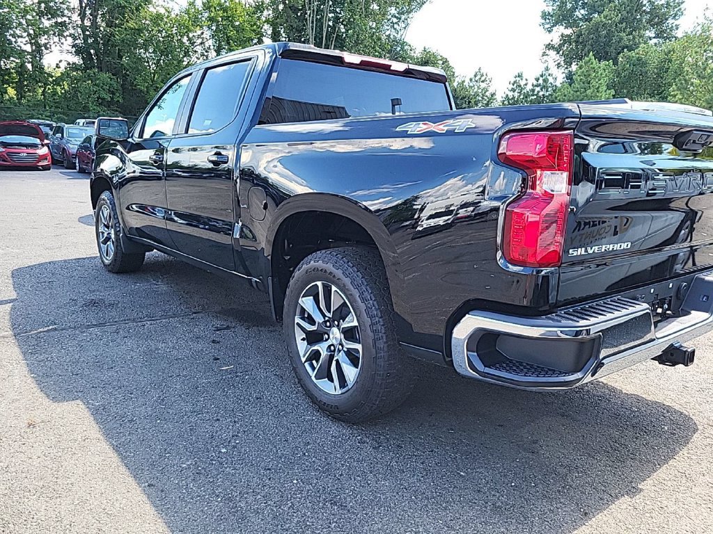 Used 2024 Chevrolet Silverado 1500 LT AWD/4WD image 3