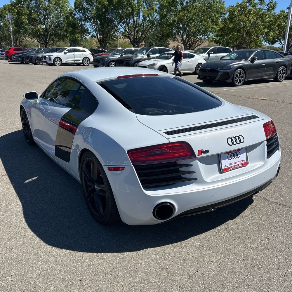 Used 2015 Audi R8 V8 w/ Extended Leather Package AWD/4WD image 7