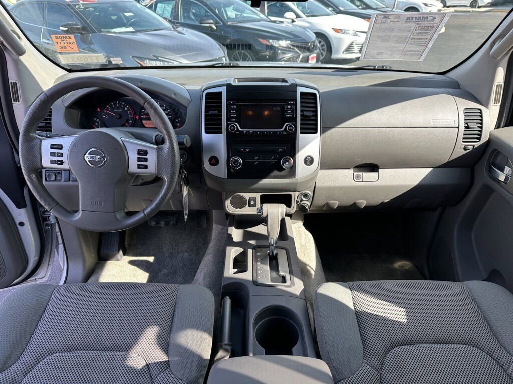 Used 2015 Nissan Frontier SV image 14