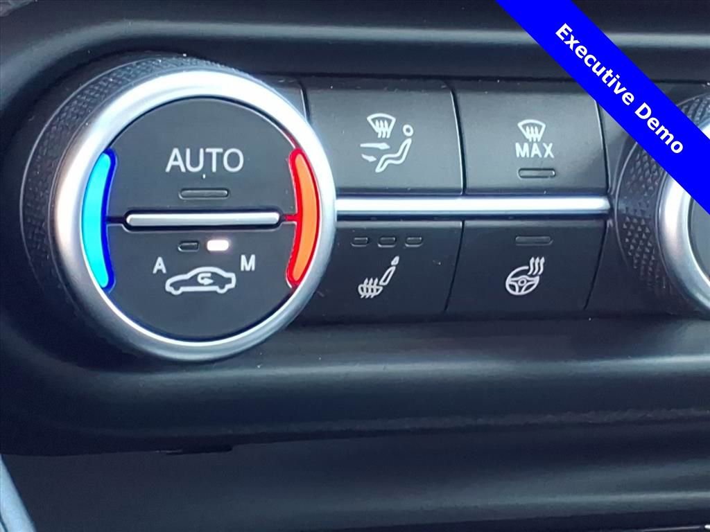 New 2025 Alfa Romeo Giulia w/ Driving Assist Package RWD image 21