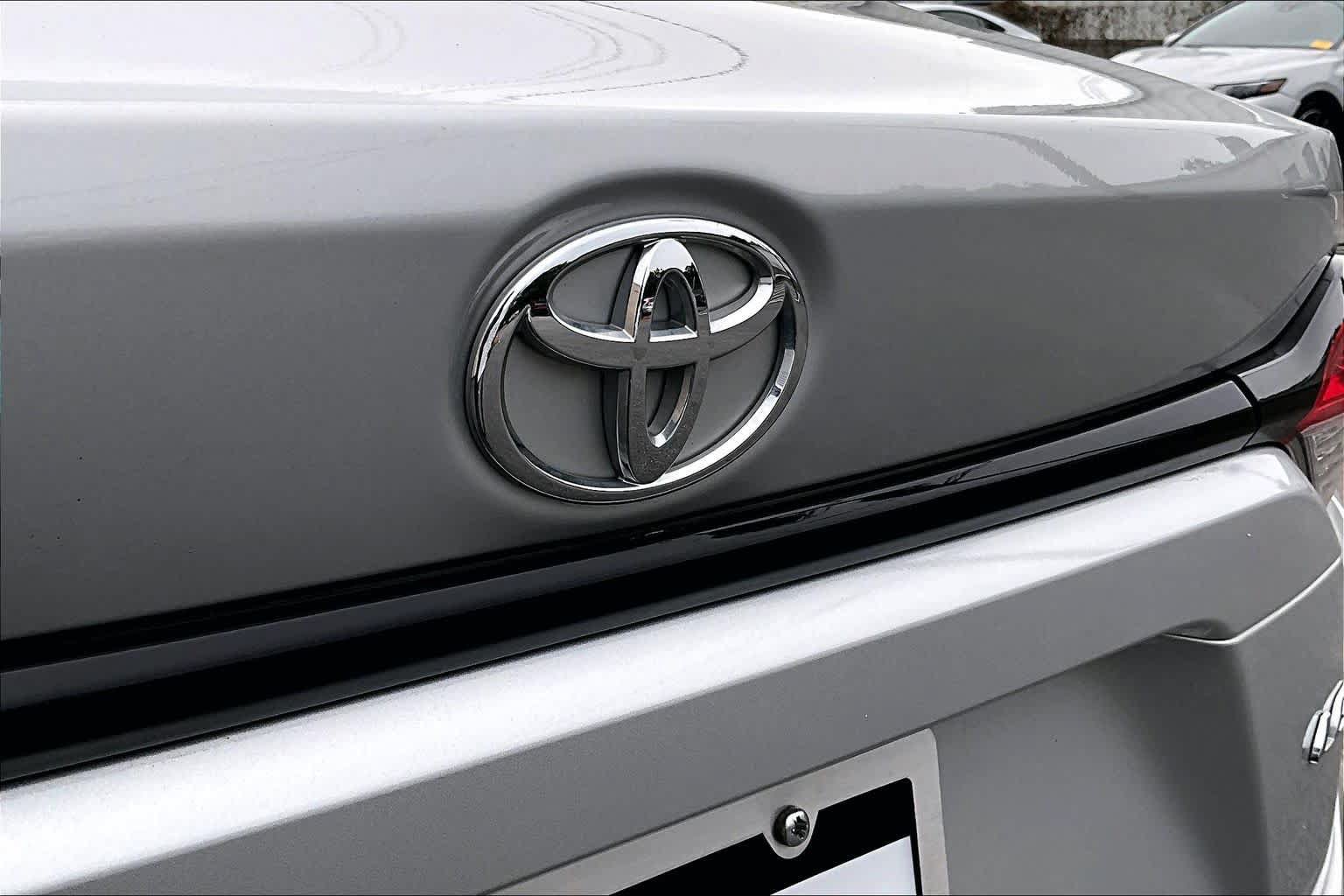 Certified 2025 Toyota Corolla LE FWD image 31