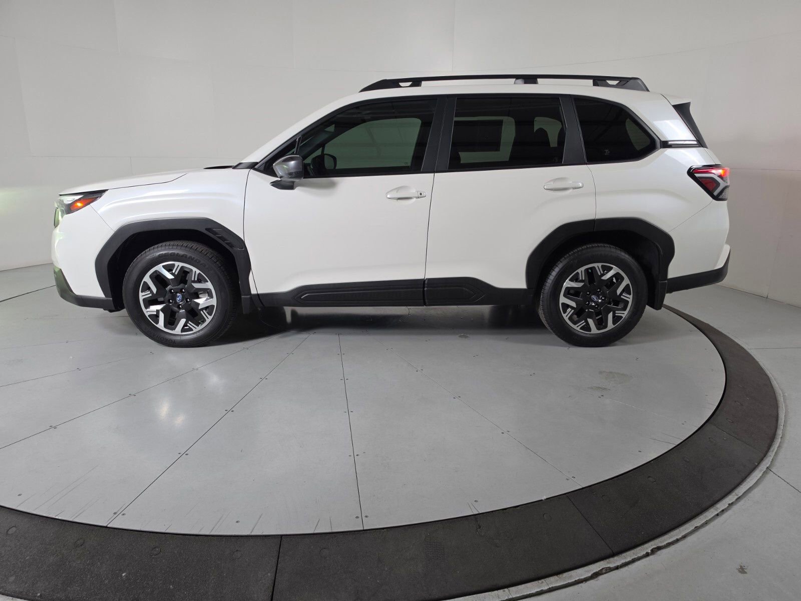 Certified 2025 Subaru Forester Premium AWD/4WD image 2