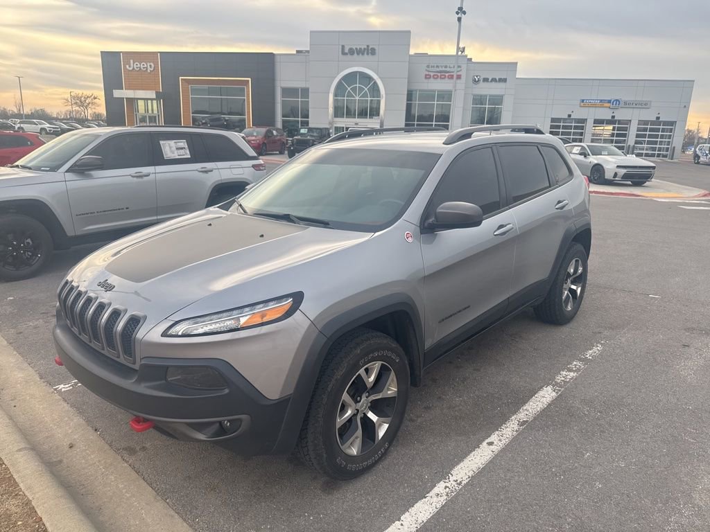 Used 2017 Jeep Cherokee Trailhawk AWD/4WD image 4