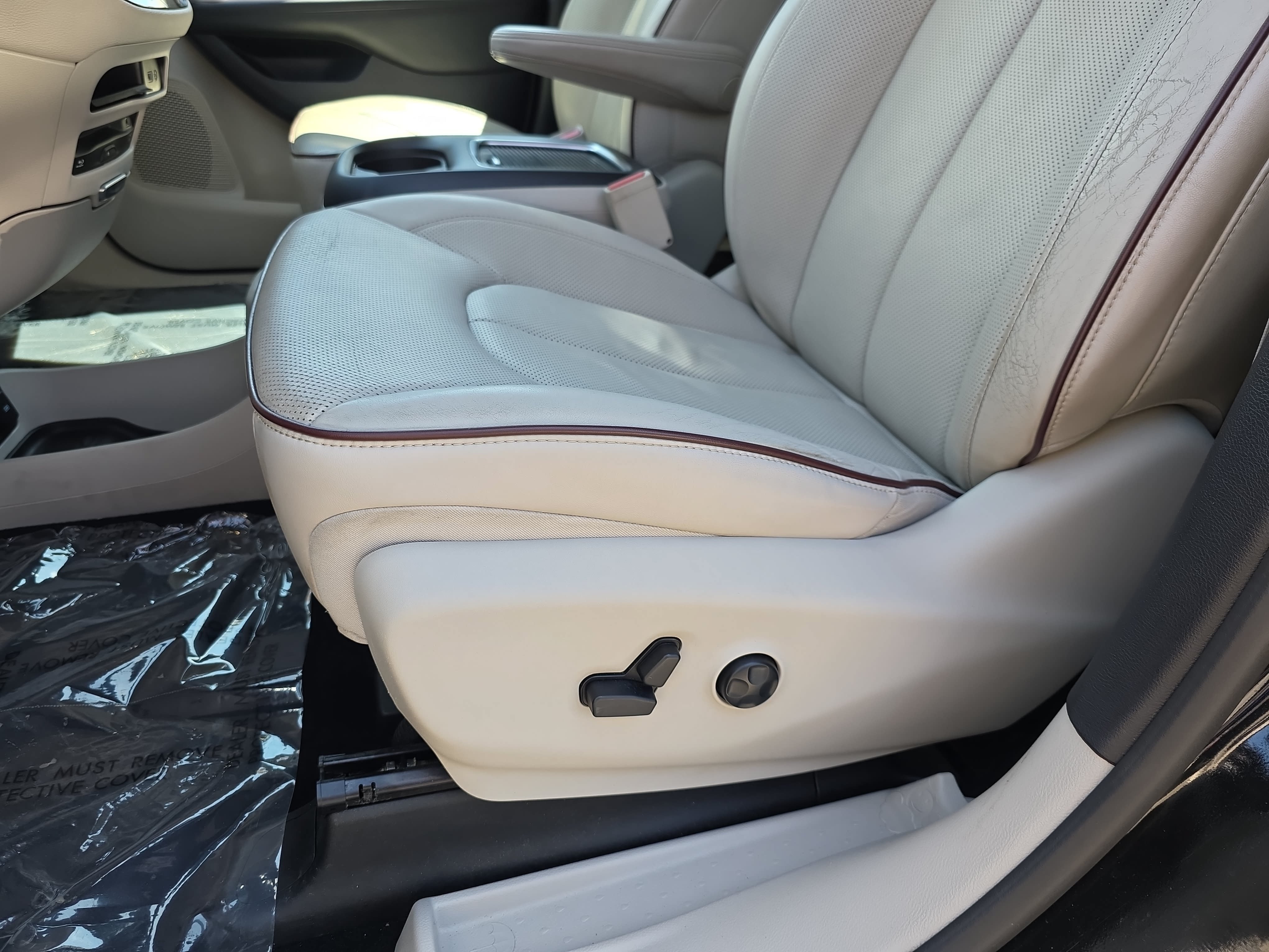 Used 2017 Chrysler Pacifica Limited FWD image 27